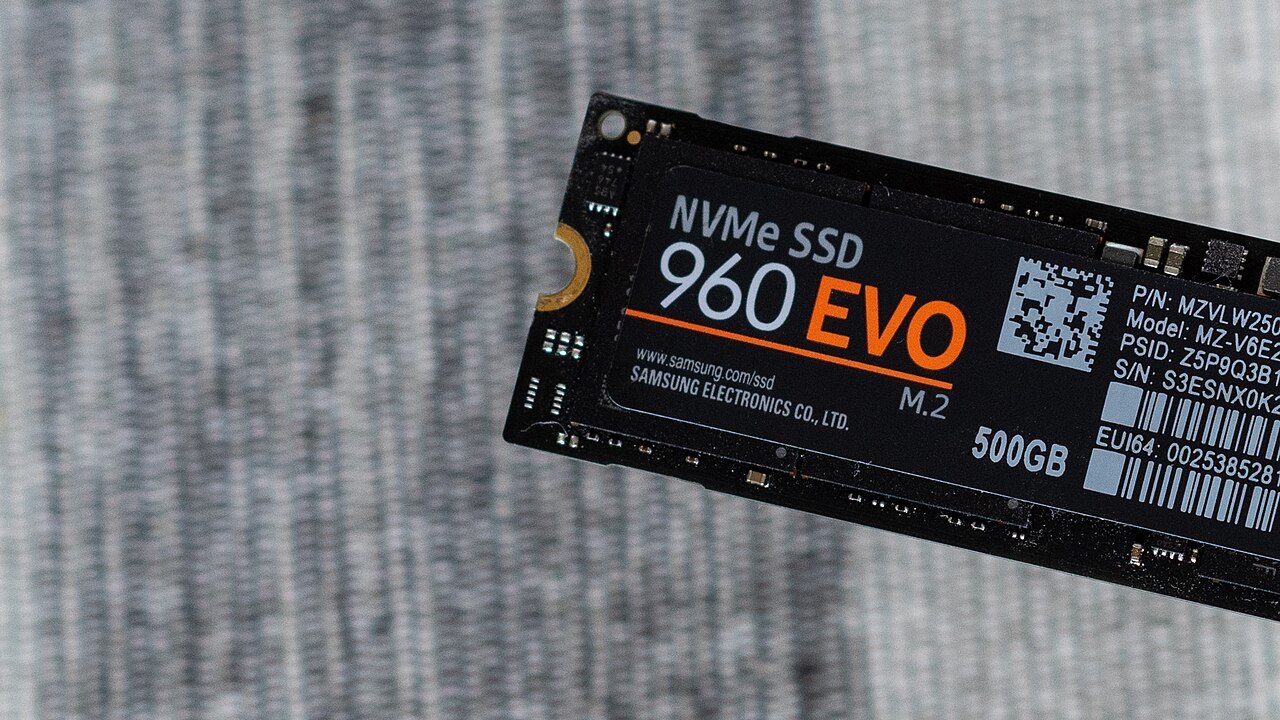 Samsung 960 EVO NVMe M.2 SSD, the kind of drive DirectStorage is designed for